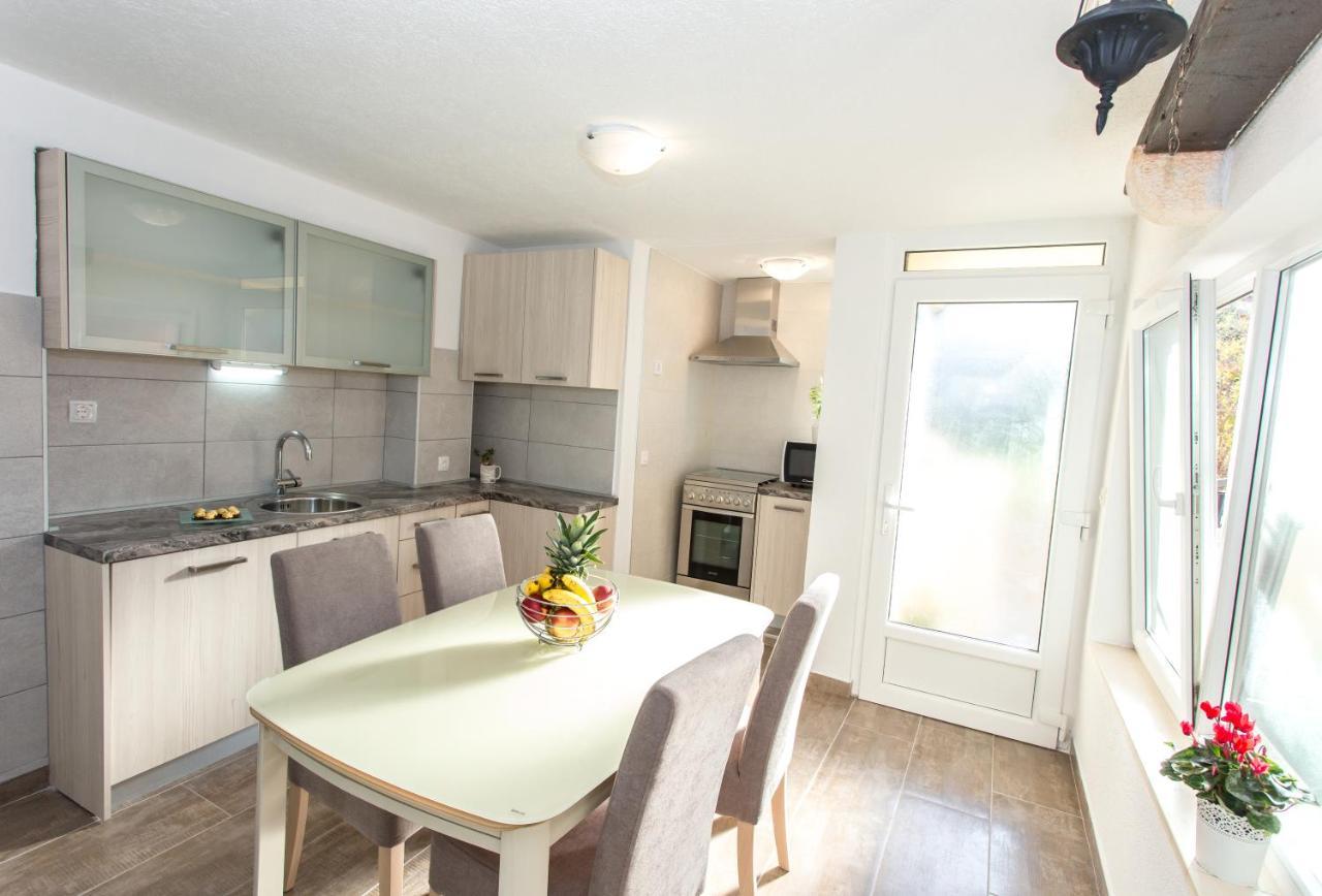 Apartments Desiree Sutivan Εξωτερικό φωτογραφία